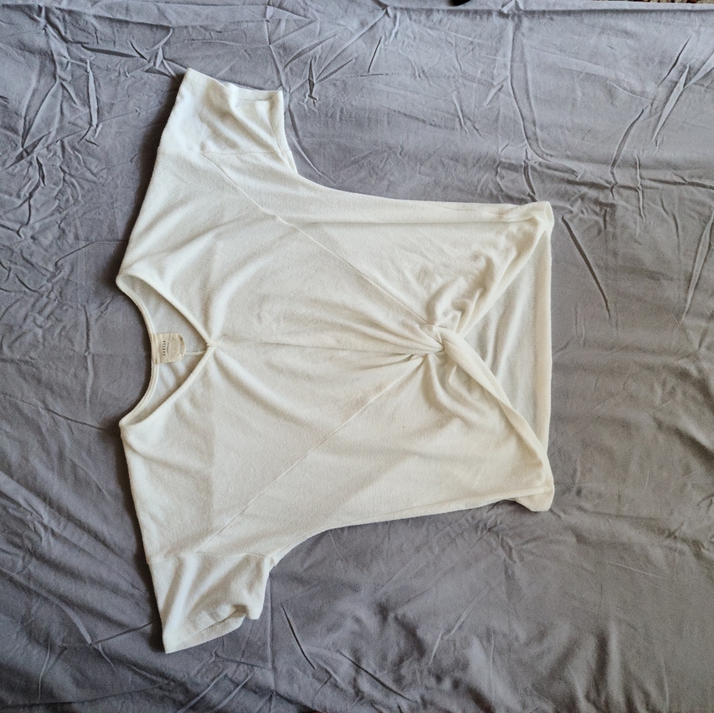 Francesca's white front knot tshirt